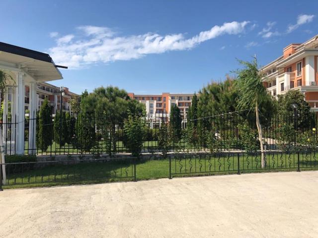 Apartment In Prestige Fort Beach Sveti Vlas Exterior foto